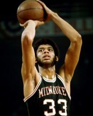 东契奇狂砍43分13助攻9篮板！打破哈登纪录，跃升现役第一（东契奇43分13助攻9篮板引爆全场！改写哈登纪录，升至现役第一人）