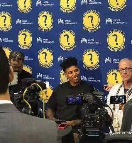 孔帕尼：迪亚斯肯定不是故意去伤害对手，他只是想争夺那个球（孔帕尼为迪亚斯辩护：并非故意伤人，只是正常拼抢）