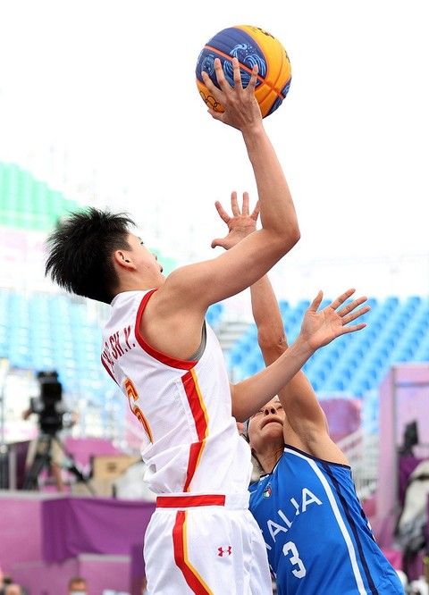 “苏超”赛季最佳阵容公布，马宁获裁判员纪念奖（苏超赛季最佳阵容揭晓，马宁获颁裁判员纪念奖）