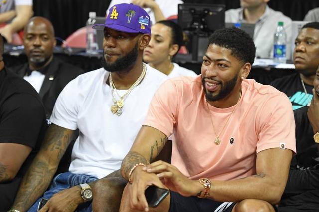 米体：卡利亚里门将卡普里莱受到了多家豪门俱乐部青睐（米兰体育报：多家豪门相中卡利亚里门将卡普里莱）