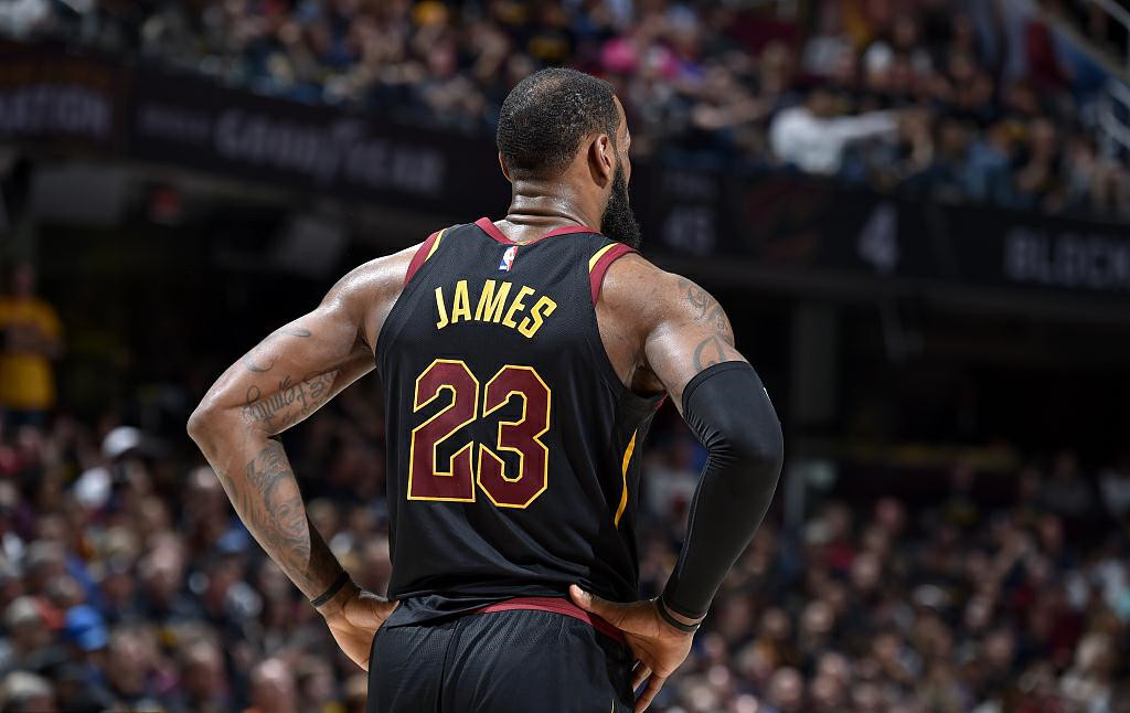 杭州女足举行环西湖徒步活动，全程八公里（杭州女足开展西湖环湖8公里徒步活动）