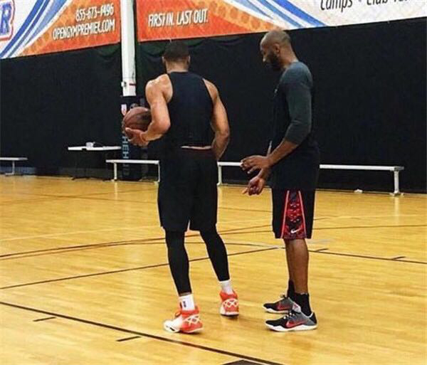 阿斯：巴萨冬窗是否买人，取决于阿劳霍的恢复情况（阿斯报：阿劳霍恢复情况将决定巴萨是否在冬窗引援）